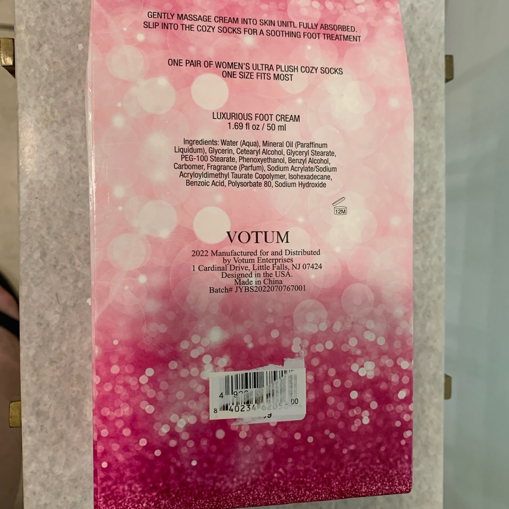 Cozy Socks & Foot Cream Set - Vibrant Pink - Picture 2 of 8